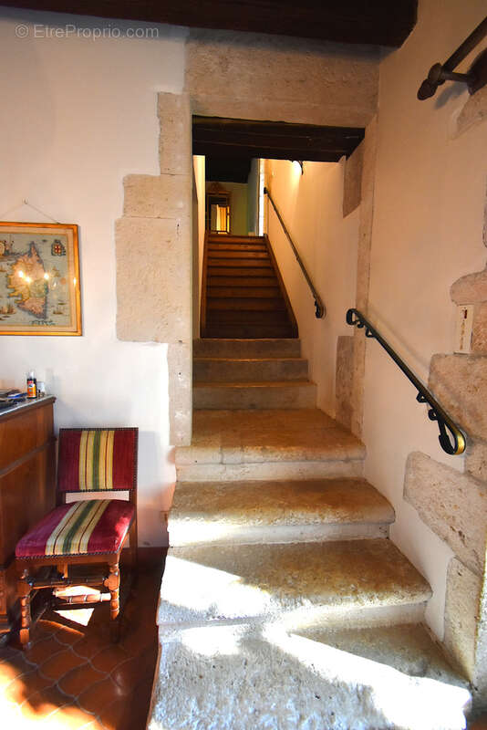 Maison à MONTAIGU-DE-QUERCY