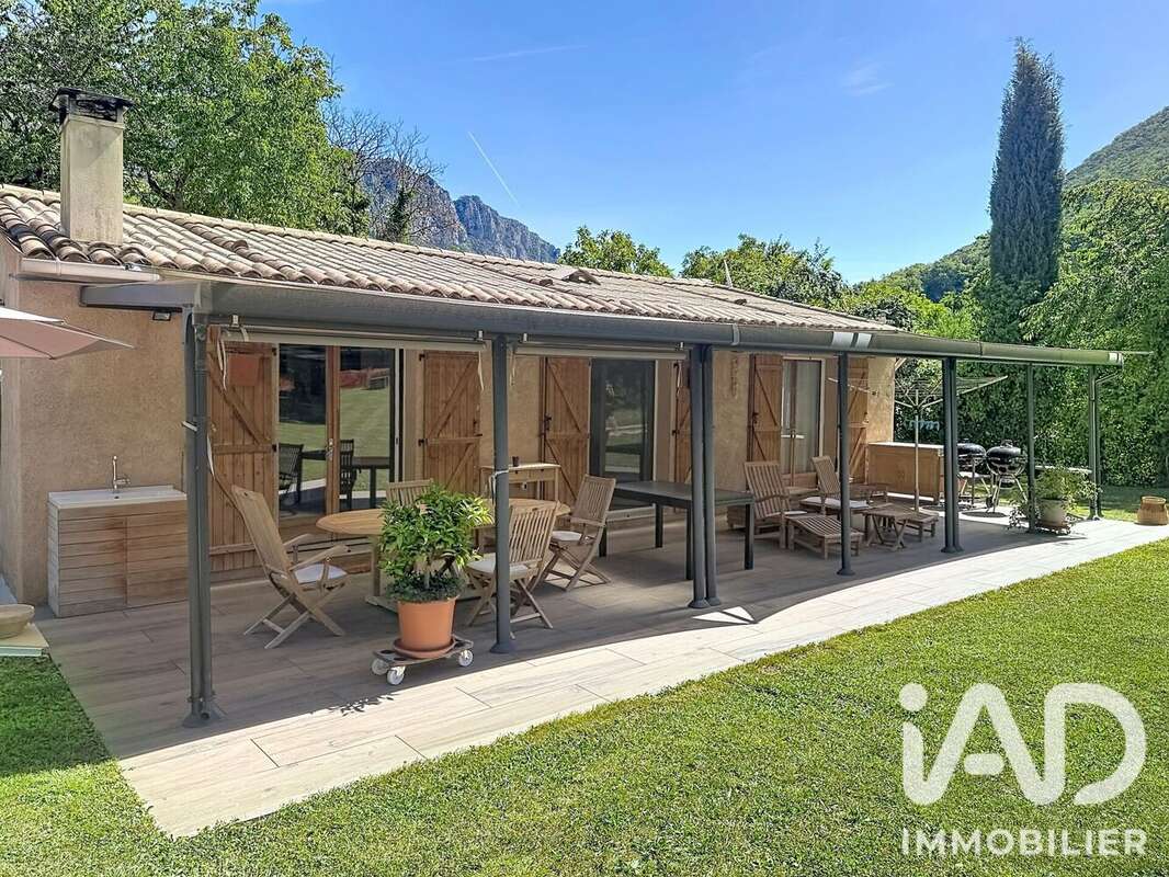 Maison 96 m² à Roquesteron  - photo 2