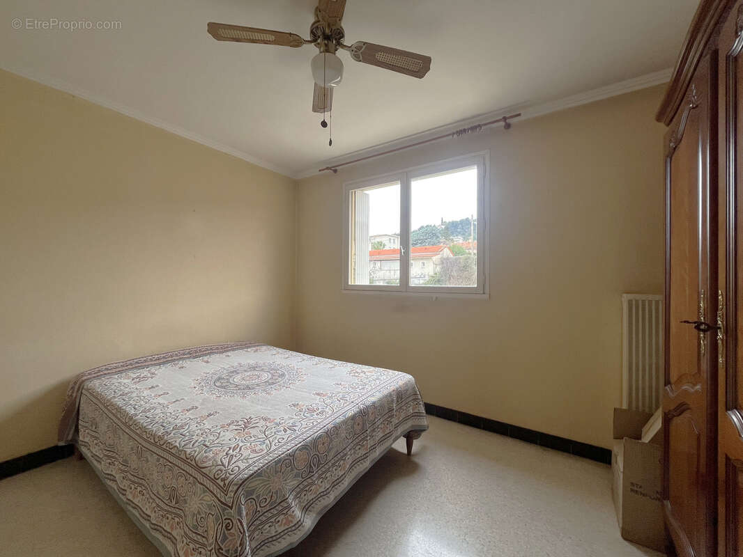Appartement à SAINT-LAURENT-DU-VAR