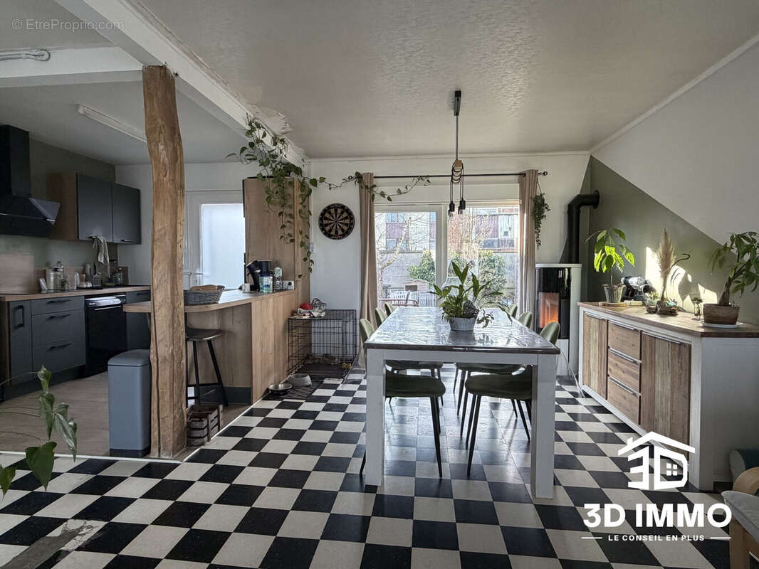 Maison à AVESNES-SUR-HELPE