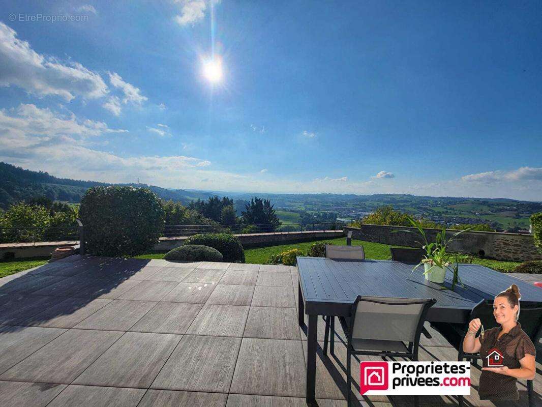 Maison à BOURG-DE-THIZY