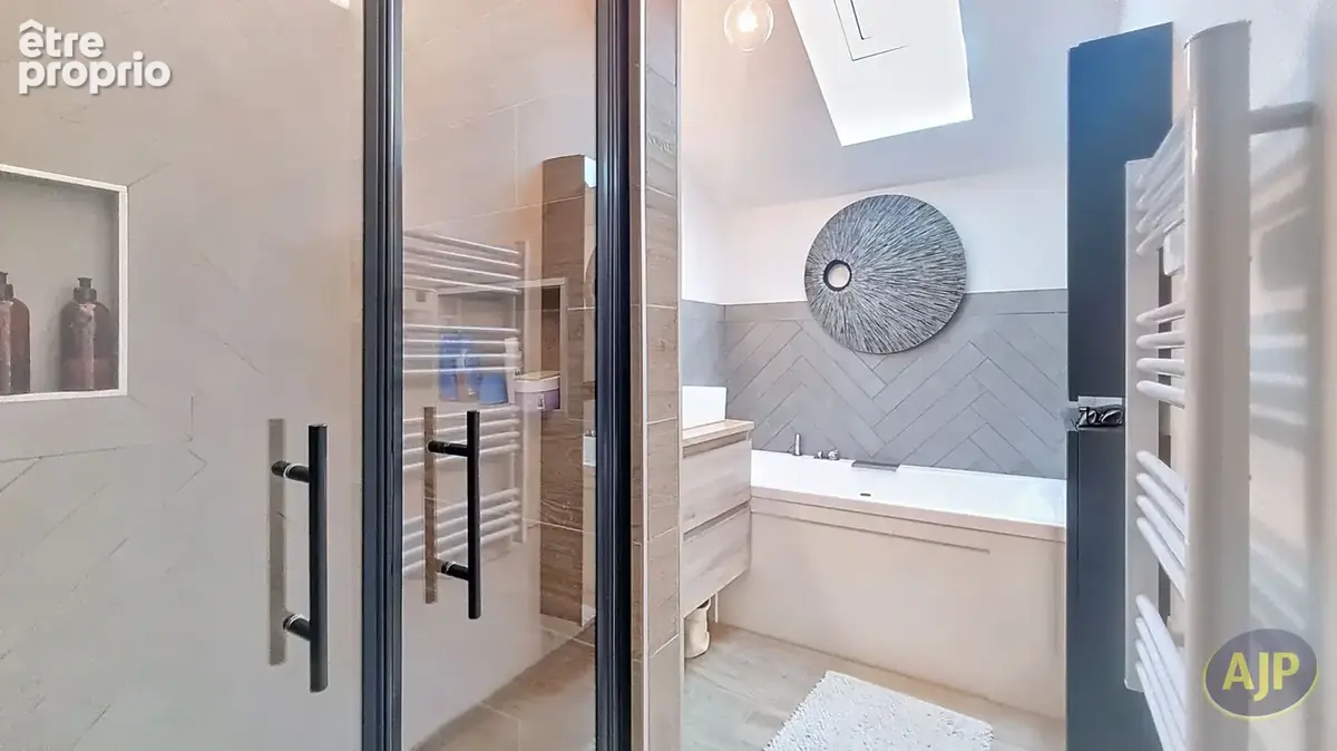 Loft d'Exception 5 CH avec piscine et Grand Garage au Coeur de la Ville - photo 16