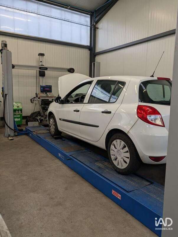 Photo 8 - Commerce à MONTBIZOT