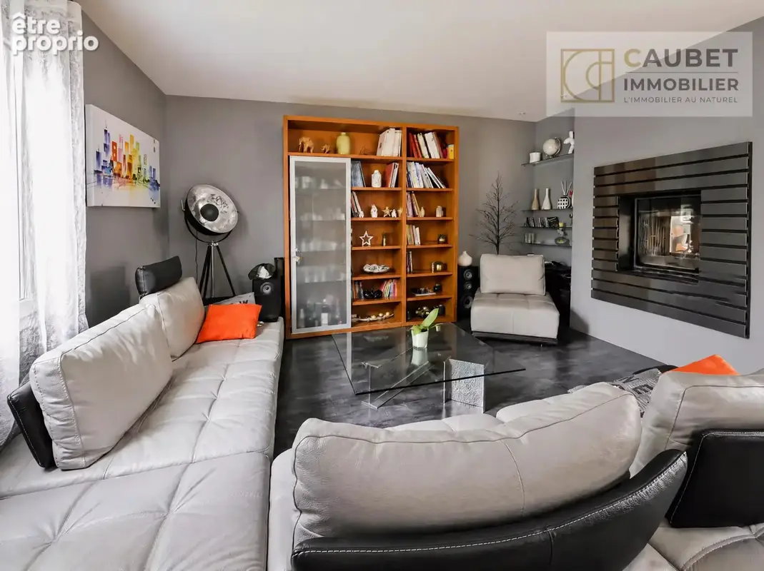 Maison familiale de 220,26 m² avec piscine et vue dégagée. - photo 6