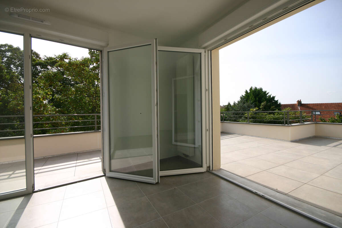 Appartement Terrasse dernier étage Cormontreuil - photo 6