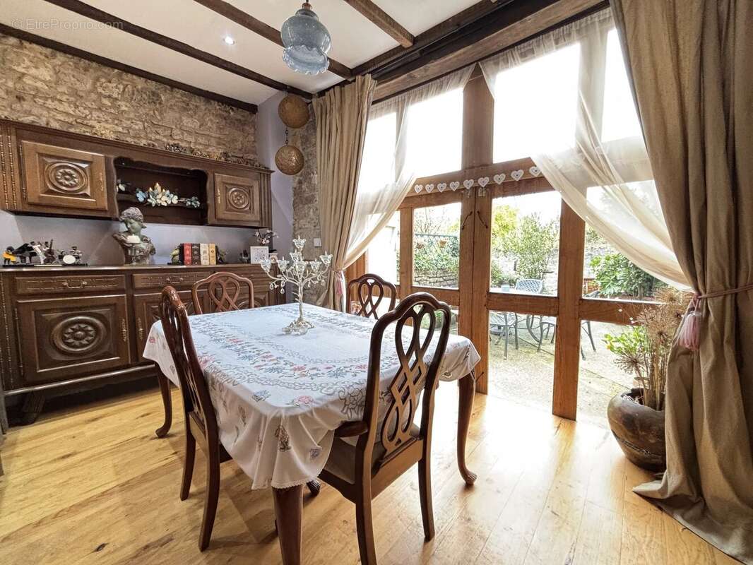 Appartement à NANTEUIL-EN-VALLEE