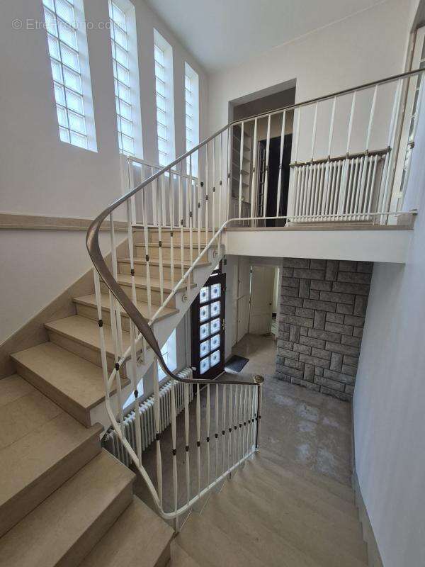 Maison à MONTREAL-LA-CLUSE