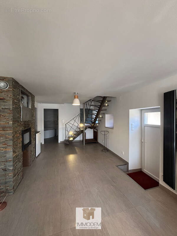Maison entièrement rénovée avec dépendance et fort potentiel - photo 4