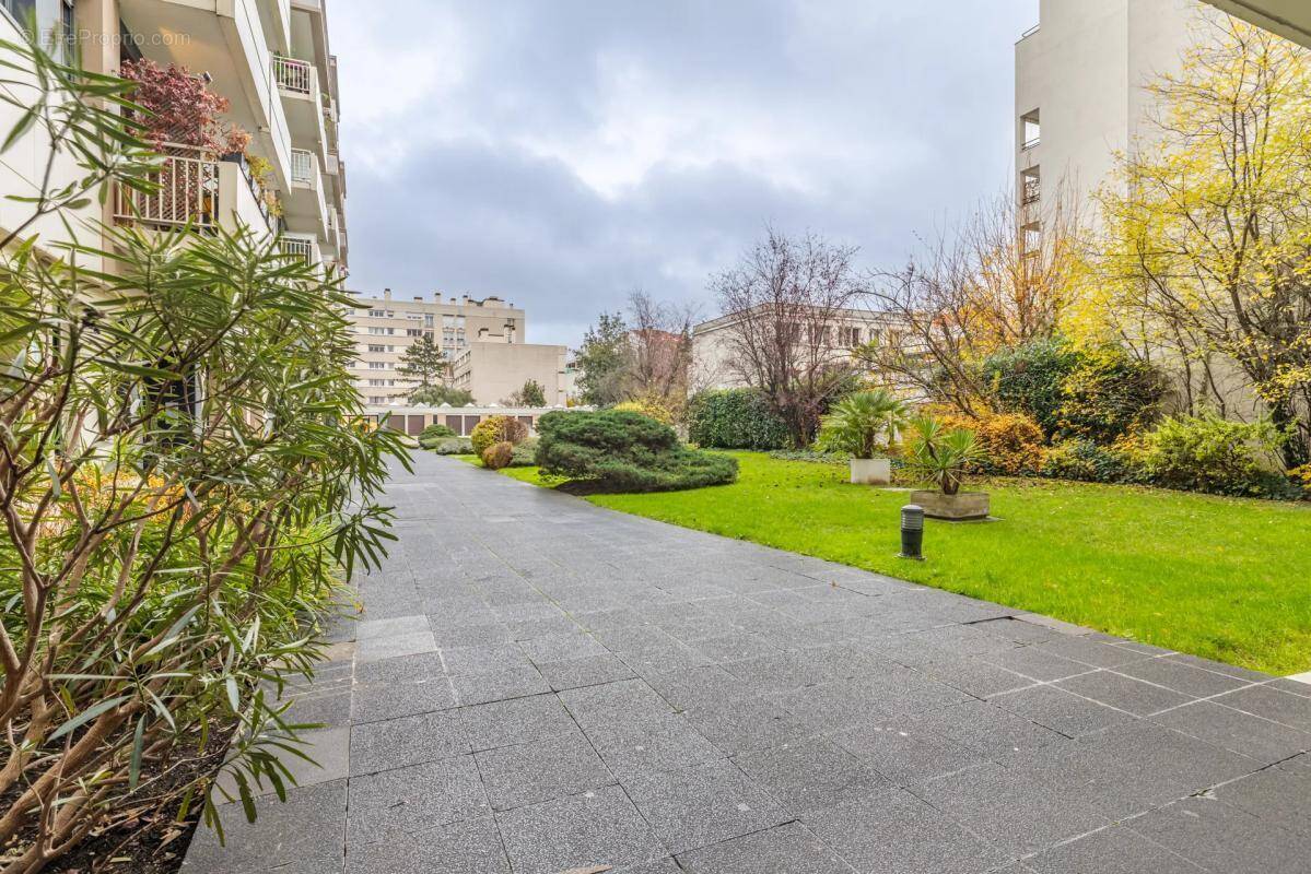 Appartement à COURBEVOIE