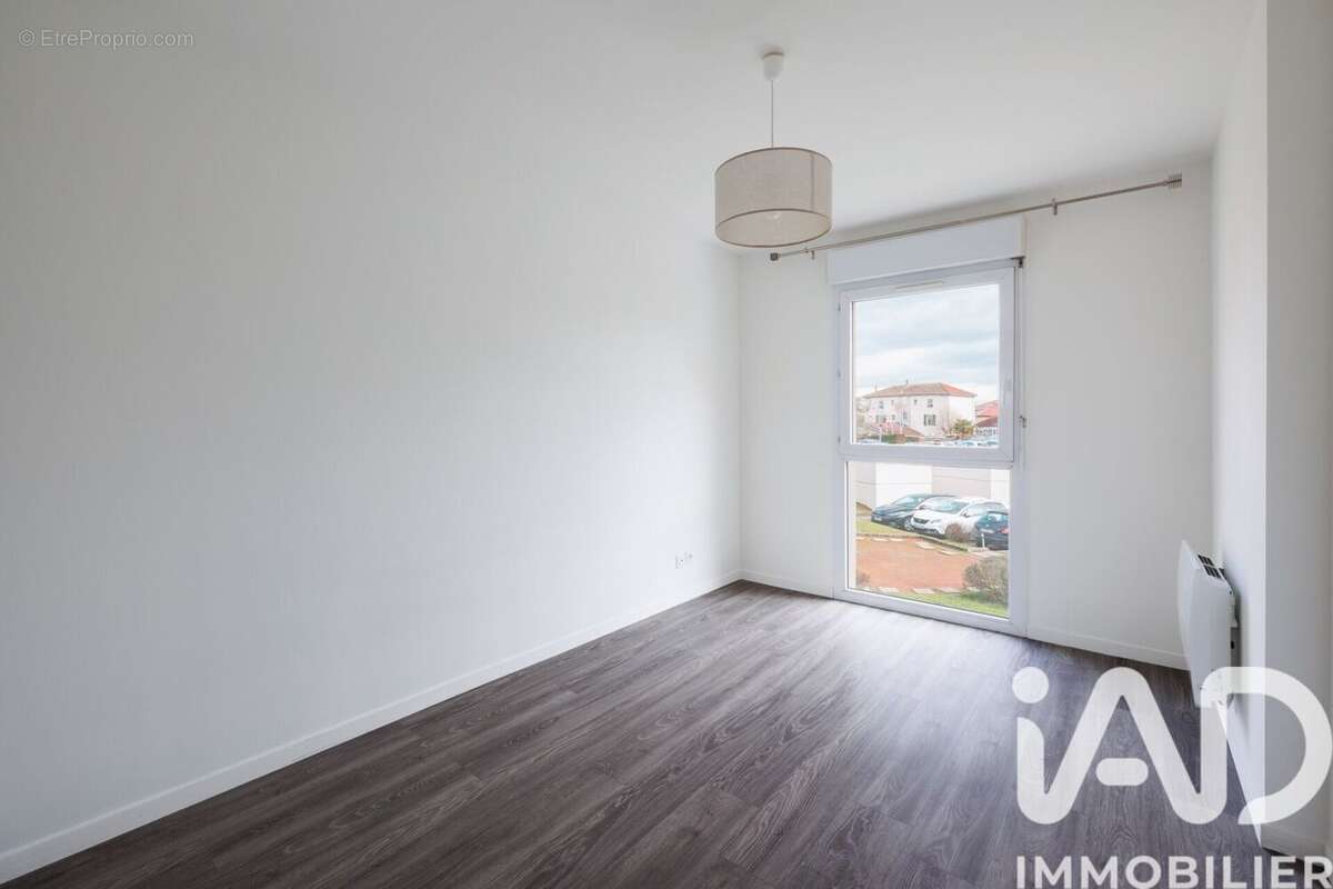 Photo 7 - Appartement à SAINT-GENIS-LES-OLLIERES