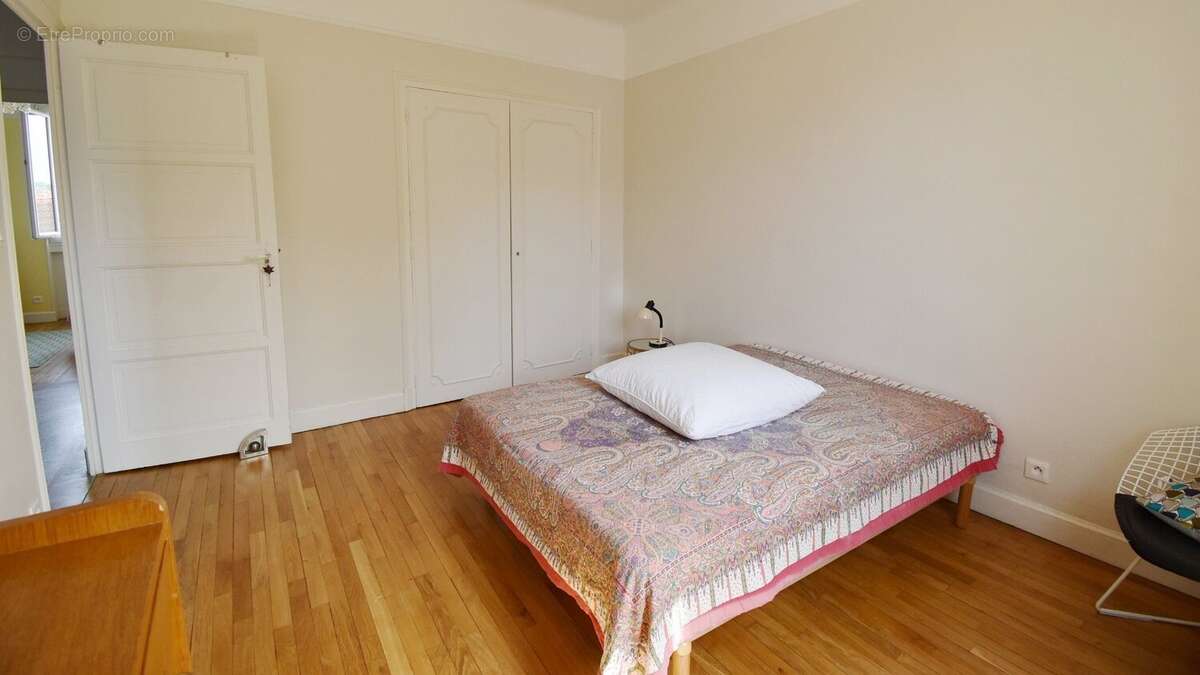 Maison de ville à vendre à Vichy, 3 chambres et bureau, garage et jardin. - photo 12