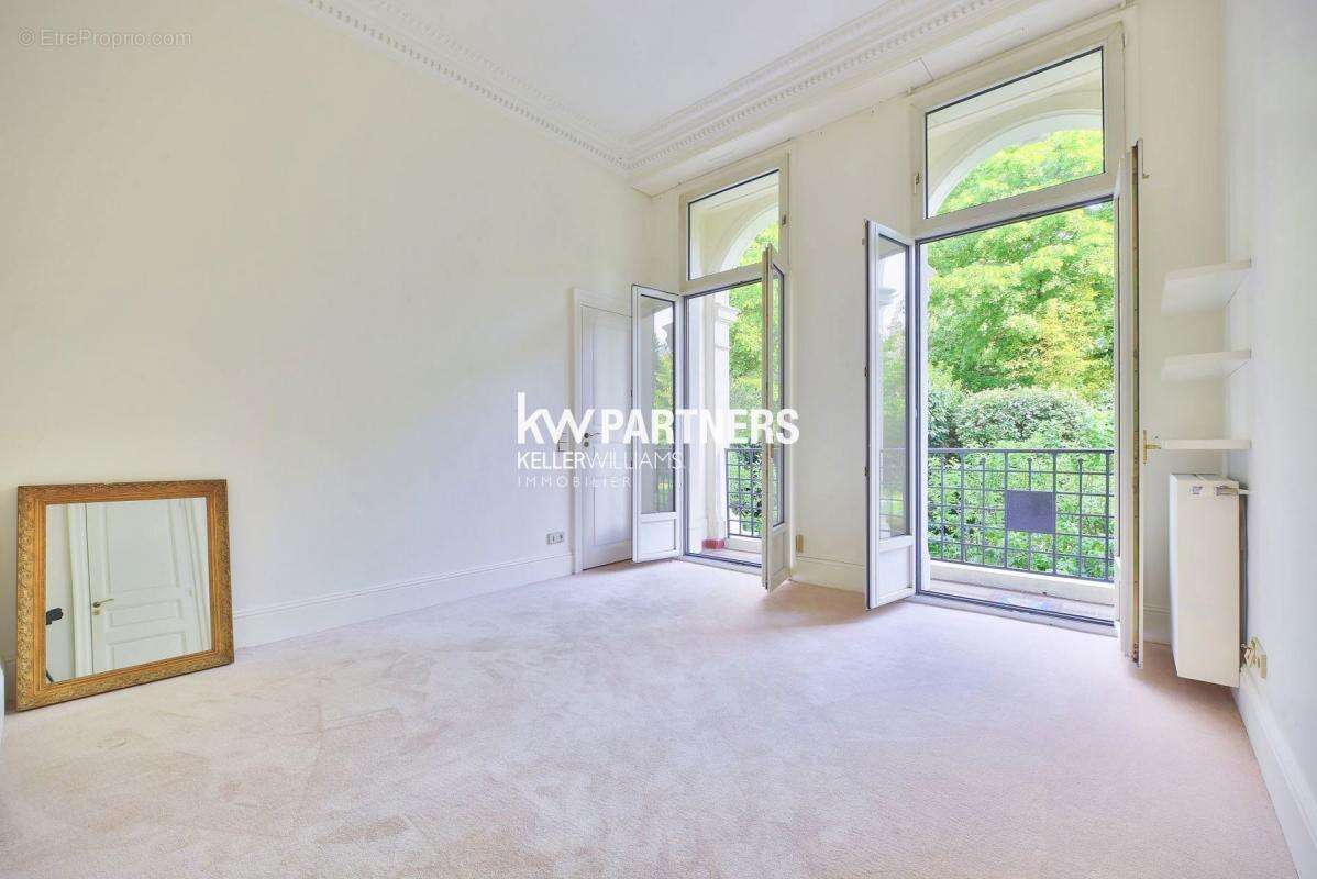 Appartement à NEUILLY-SUR-SEINE