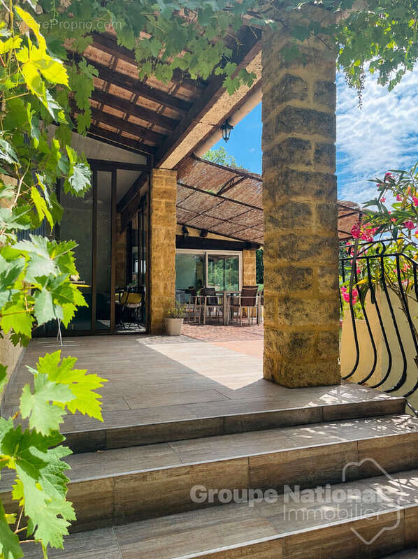 Ensemble immobilier de 377m2 sur plus de 5800m2  prés de Uzés - photo 5