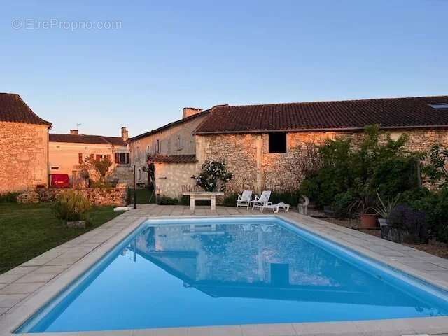 Maison à LA TOUR-BLANCHE