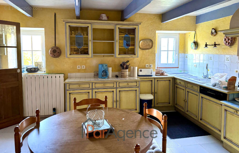 Maison à CHAILLEVETTE