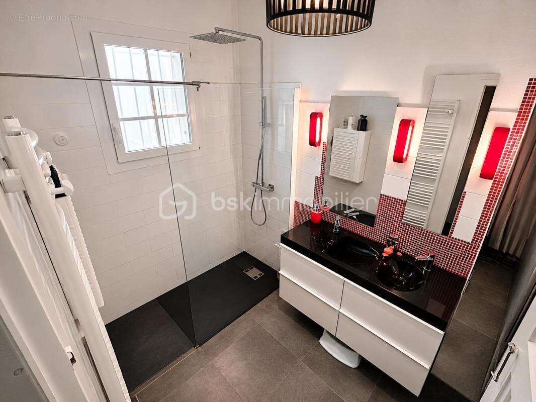 À vendre – maison familiale évolutive 130,50 m² – 4 chambres – 2 logements (t3 + t3) – jardin – terrasses – garage – toulon oues - photo 11