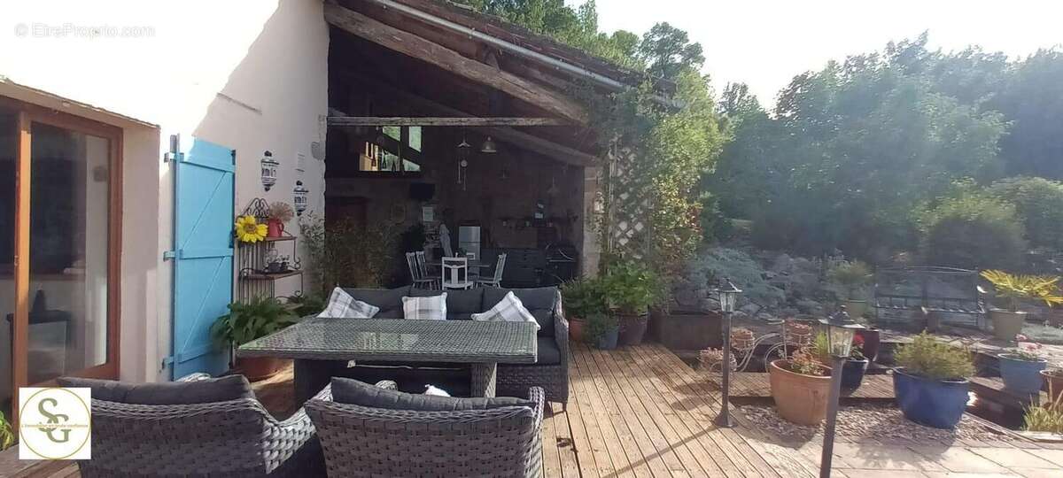   - Maison à CASTELNAU-DE-MONTMIRAL