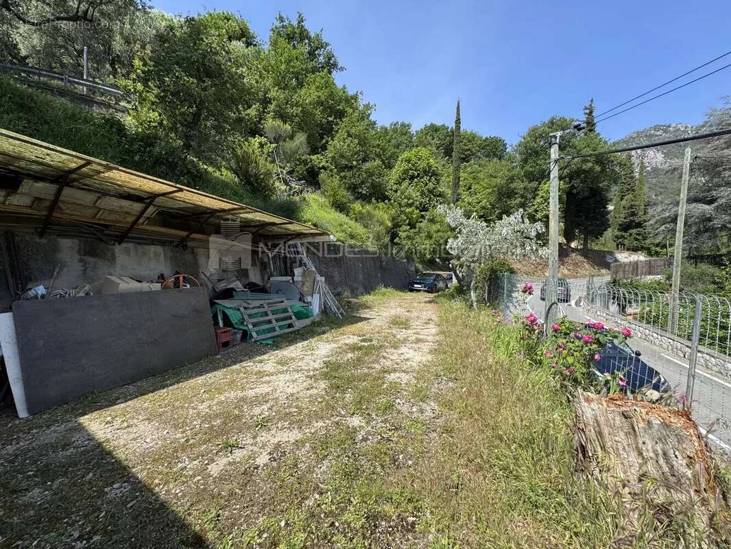 Maison a renover entierement avec terrain proche menton - photo 5