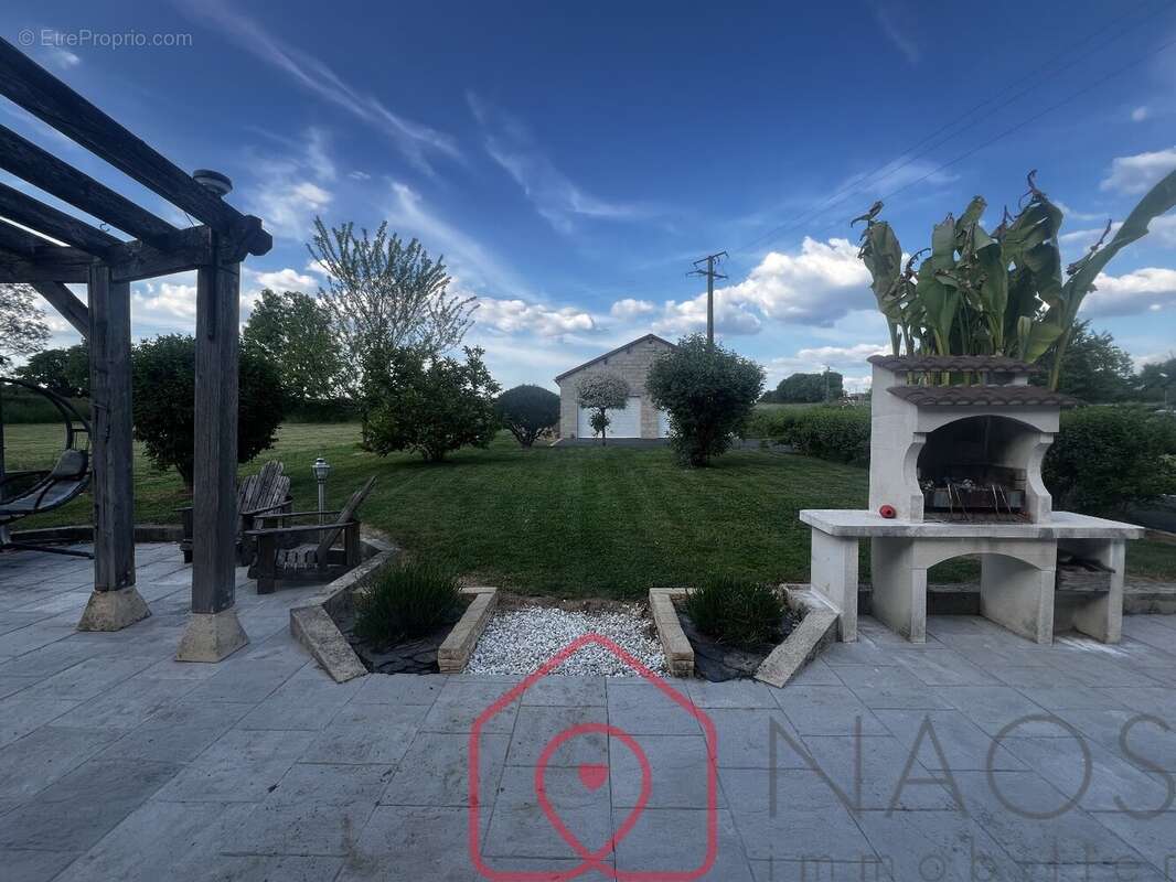 Maison à LA NEUVILLE-A-MAIRE