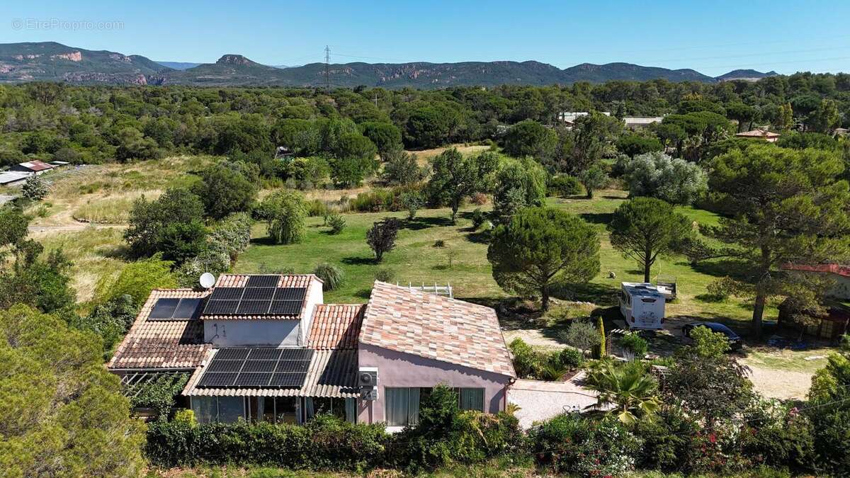 Photo 2 - Maison à PUGET-SUR-ARGENS