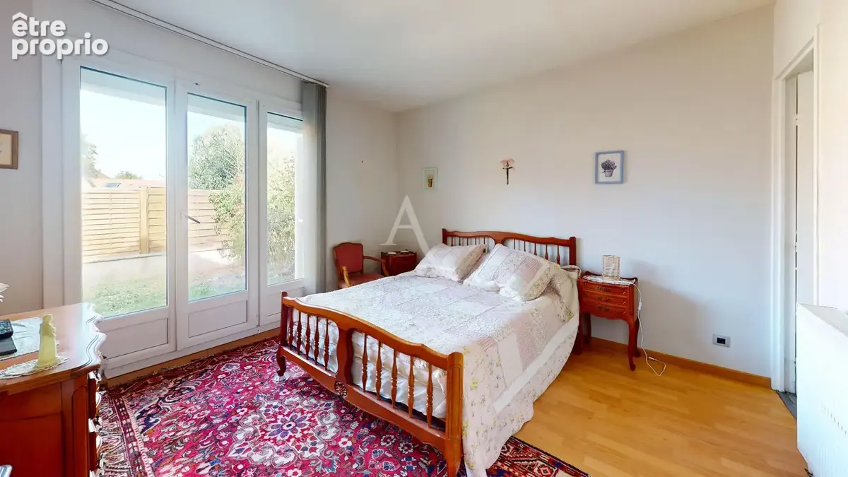 Saint-Thibault-des-Vignes ? Maison de plain-pied 4 chambres avec séjour cathédrale, au calme d'une impasse - photo 10