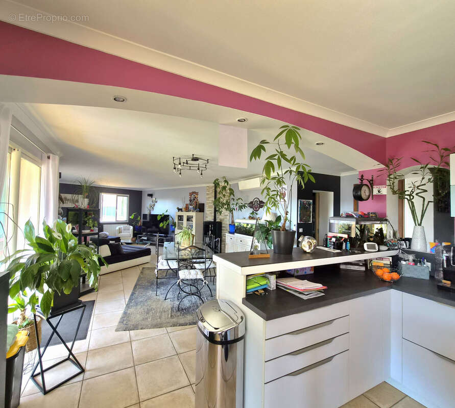 Maison à SAINT-JULIEN-LES-ROSIERS