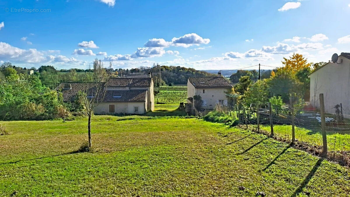 Terrain à SAINT-ROMAIN-LA-VIRVEE