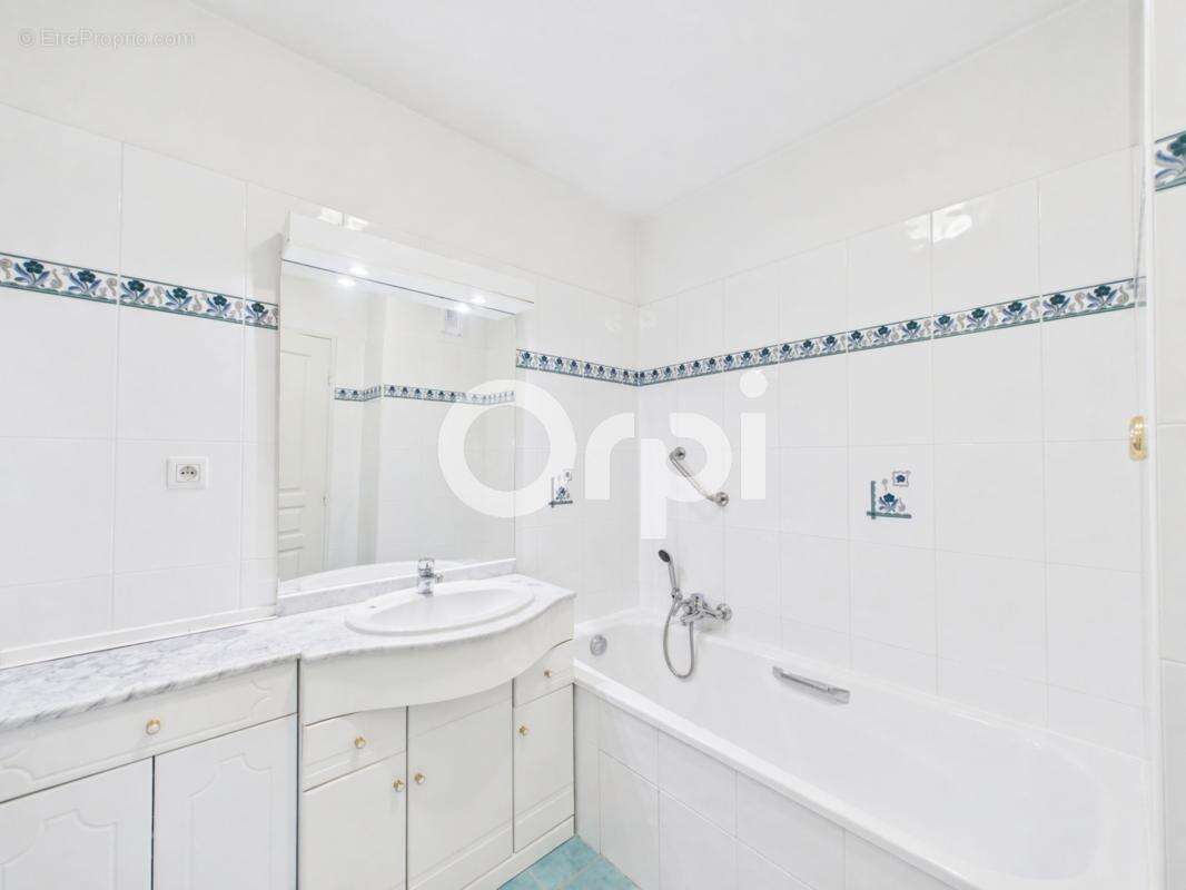 Appartement à MANDELIEU-LA-NAPOULE