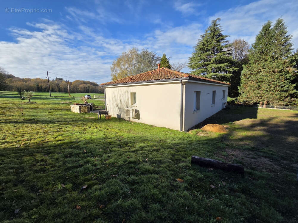 Maison à SAINT-PIERRE-DE-FURSAC