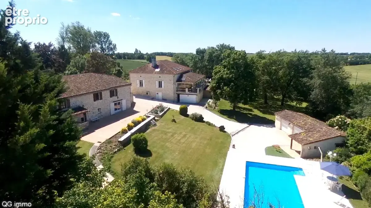 Belle propriété quercynoise avec 2 grandes maisons, piscine et 1 ha terrain - photo 2