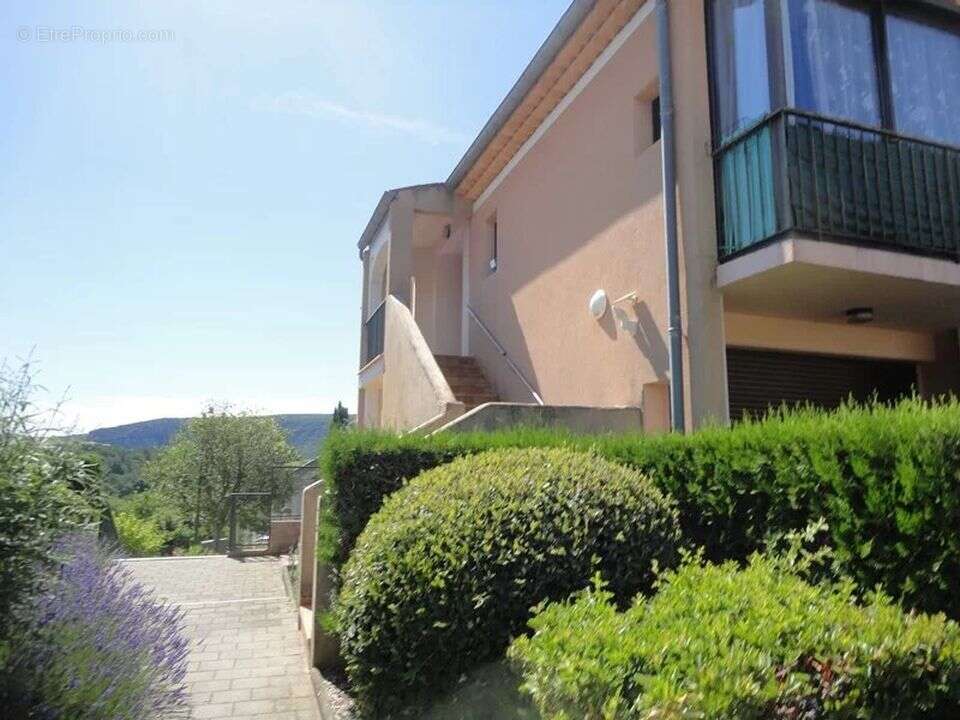 Appartement à GREOUX-LES-BAINS