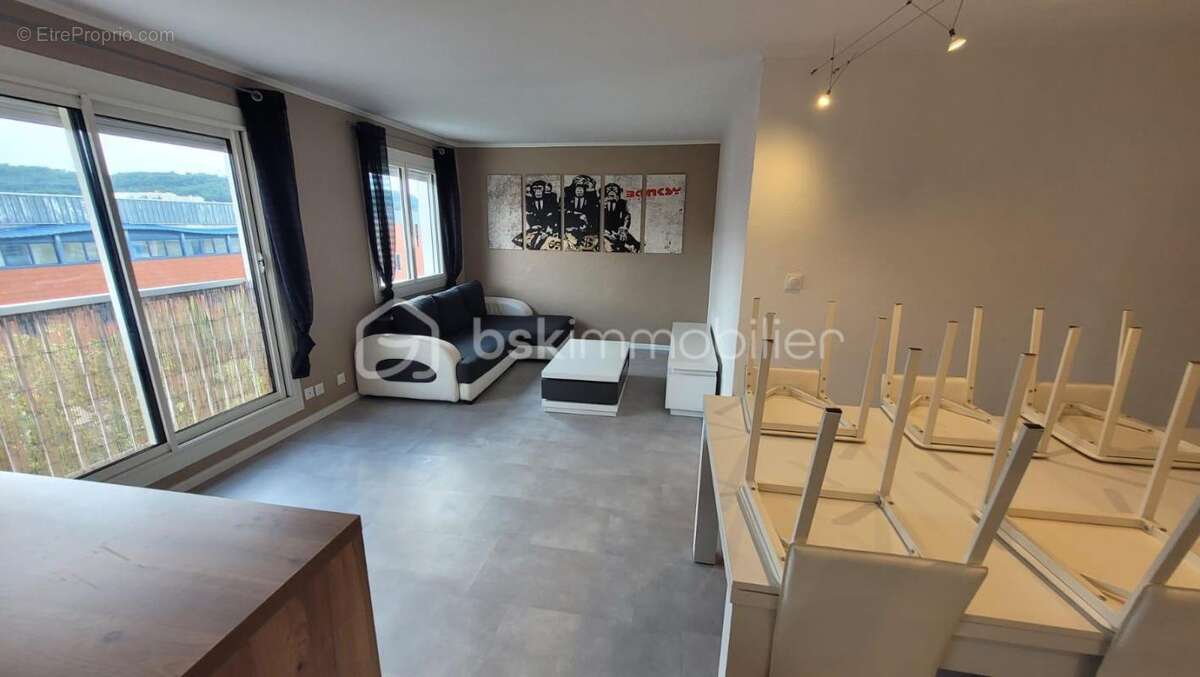 Appartement à BAGNOLS-SUR-CEZE
