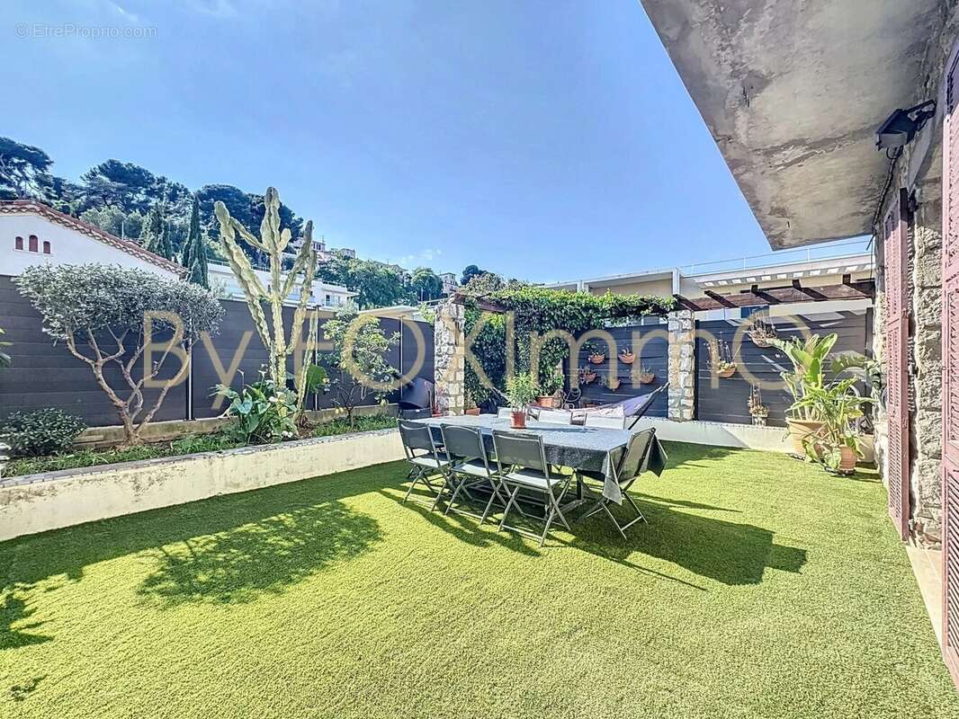 Appartement à SAINT-LAURENT-DU-VAR