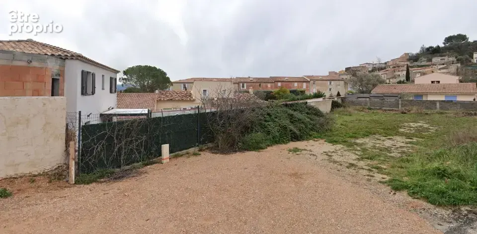 Terrain à CUERS