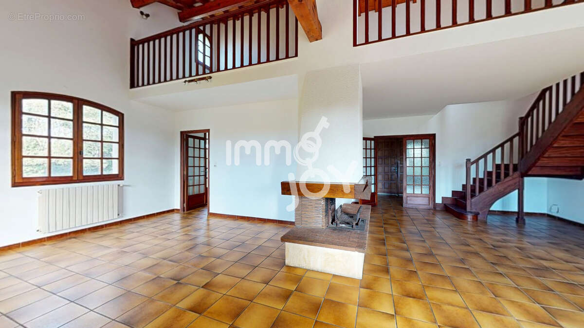 Roques - Grande villa familiale avec sous-sol et terrain piscinable - photo 8
