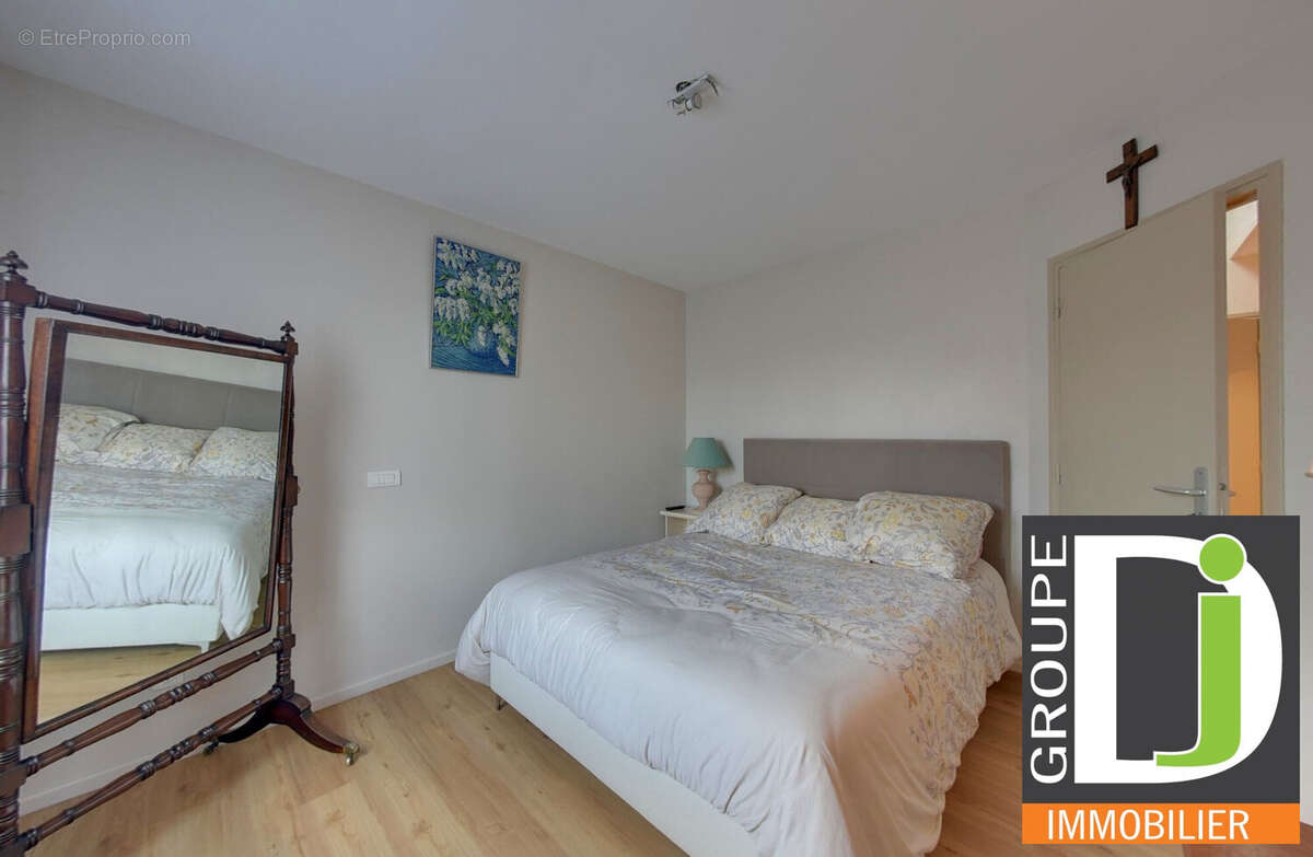 Maison à MONTELEGER