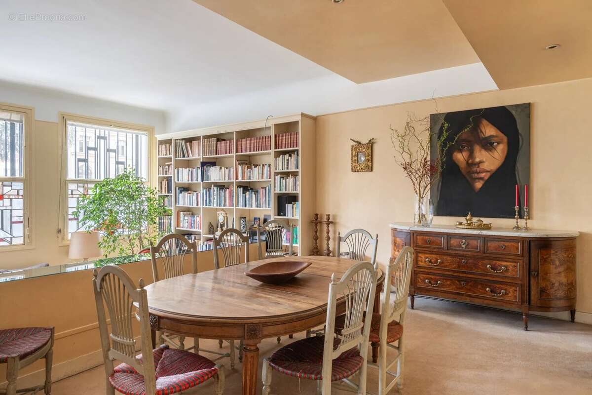 Appartement à NEUILLY-SUR-SEINE