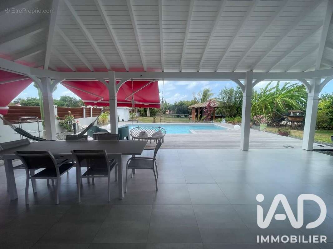 Maison 174 m² à Saint-Francois  - photo 2
