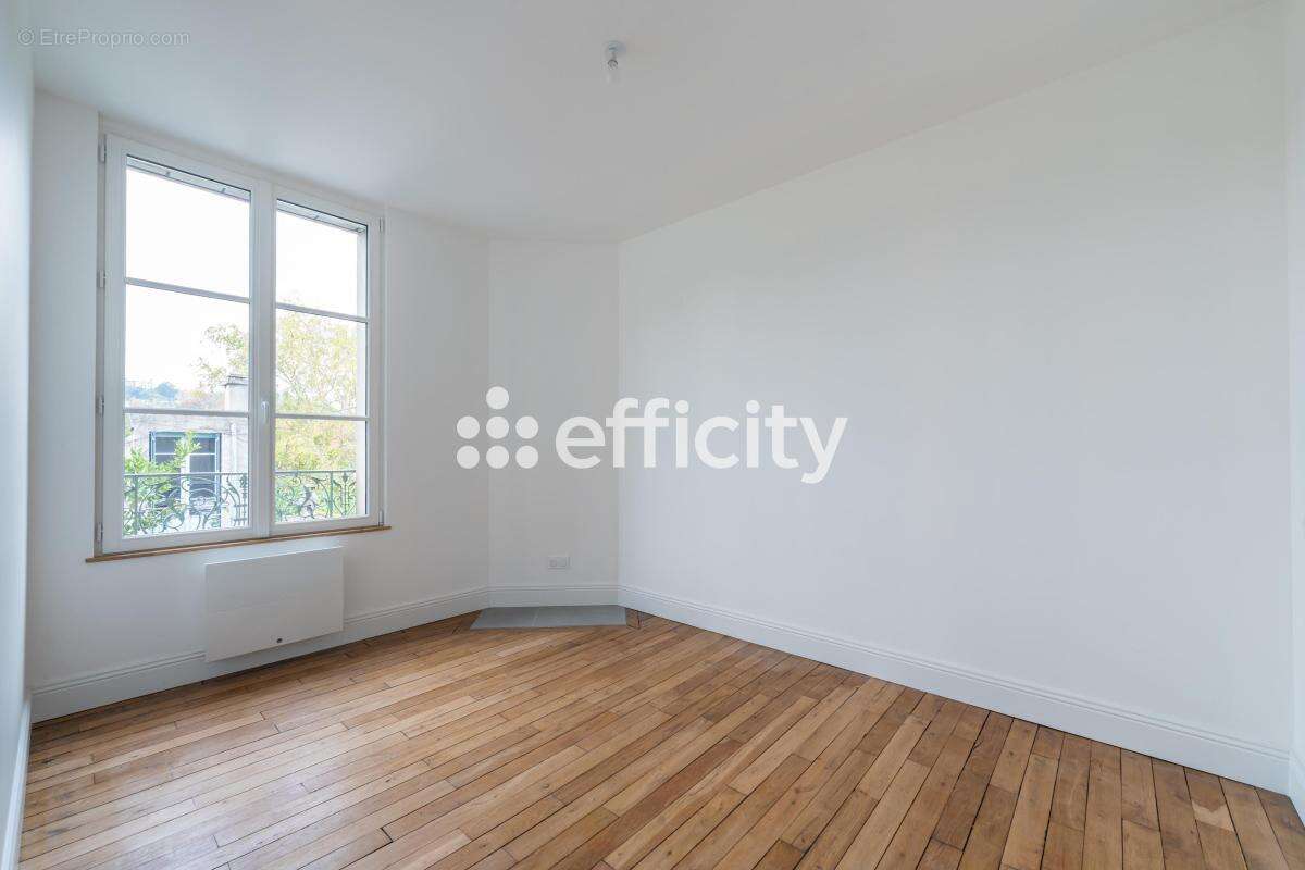 Appartement à VILLE-D&#039;AVRAY