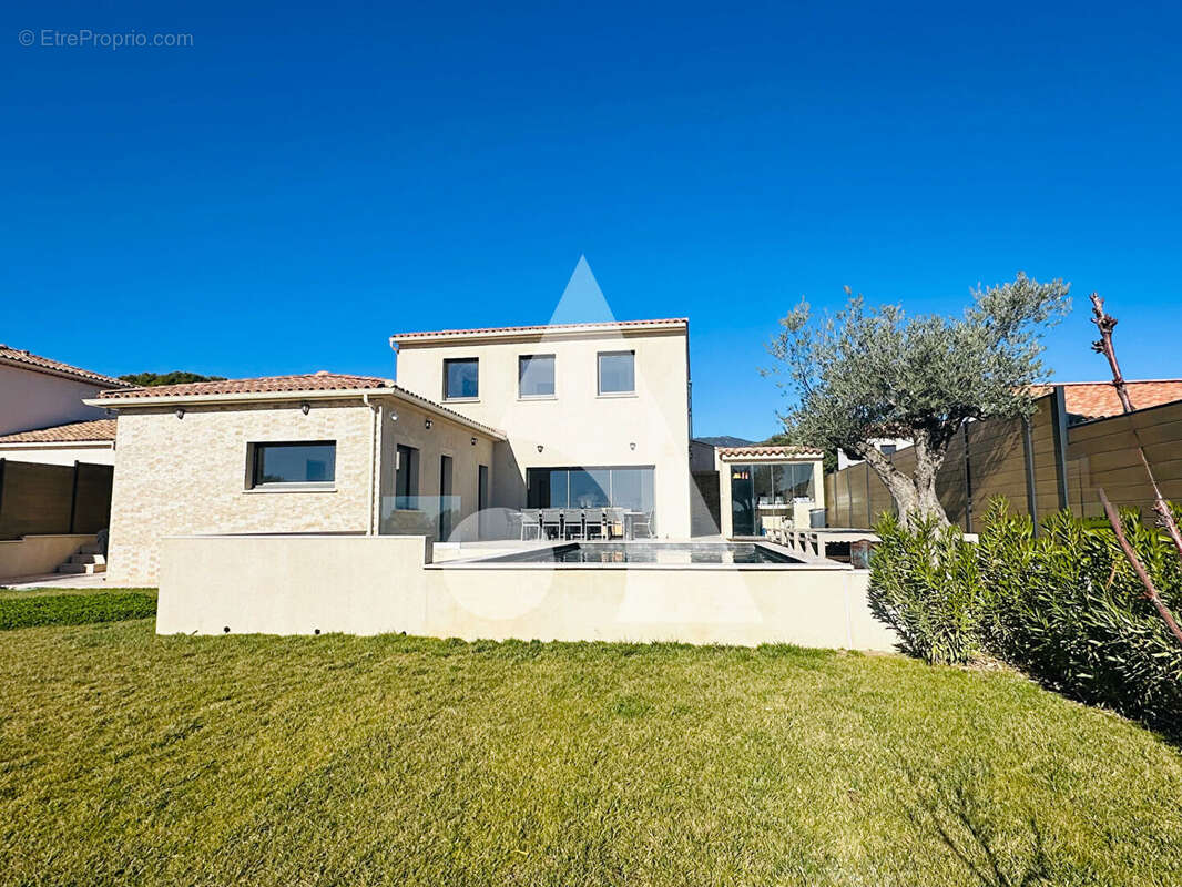 Maison à LA MOTTE-D&#039;AIGUES