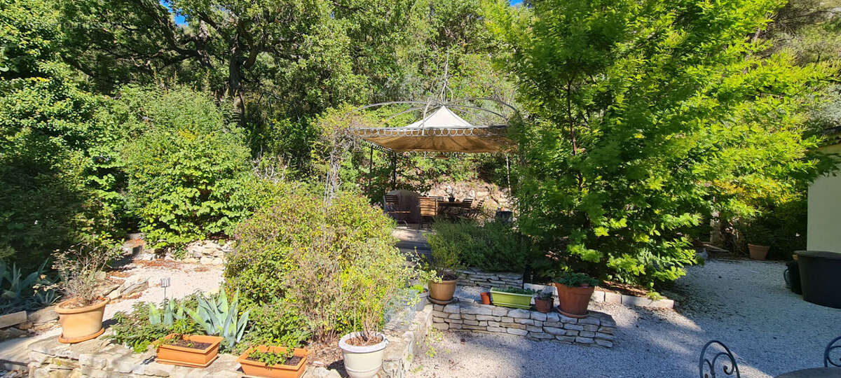 Maison à CHATEAUNEUF-LE-ROUGE