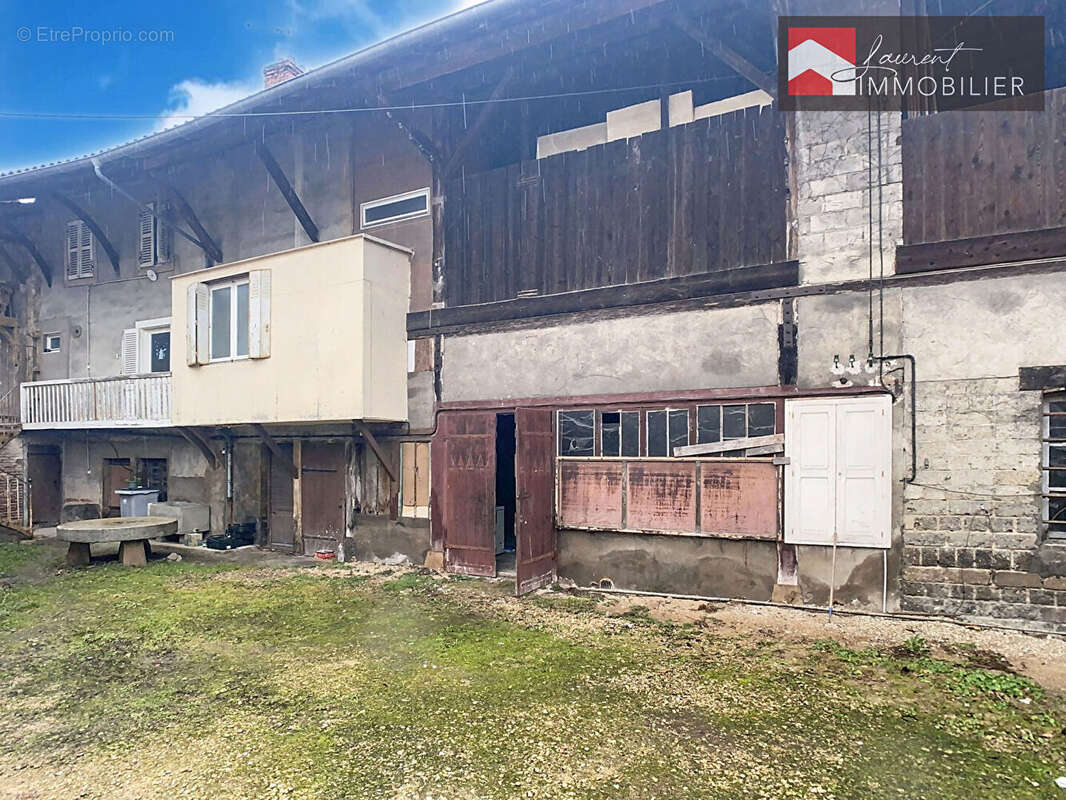 Maison à PONT-DE-VAUX