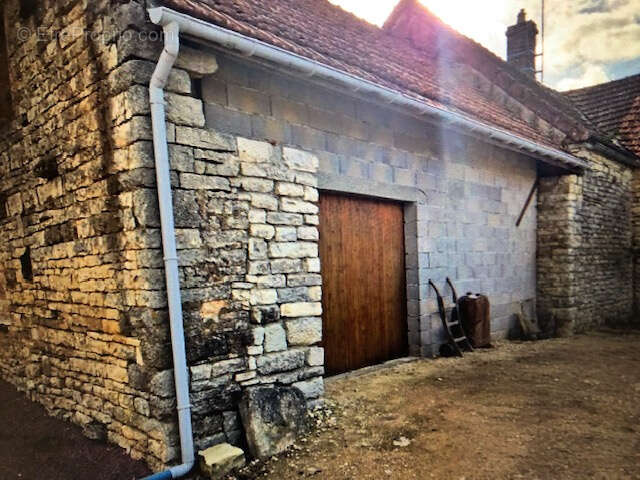 Maison à NOYERS