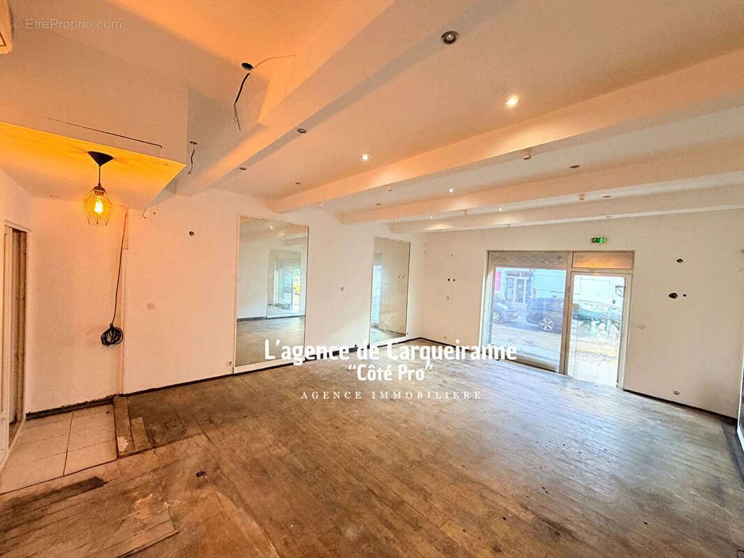 A vendre murs commerciaux  libre 101 m2 entierement renove avec cour privative de 30 m2 idealement situe a la seyne sur mer - photo 6