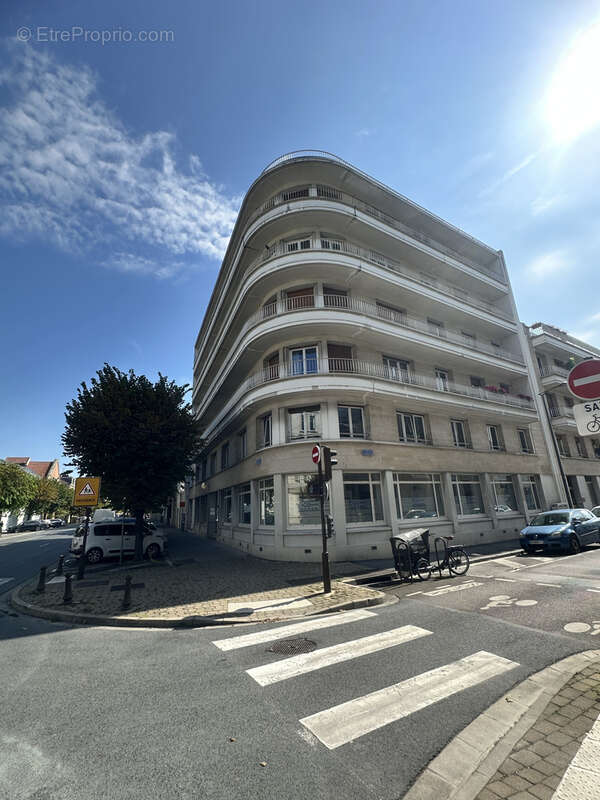 Appartement T4 à rénover avec garage à Reims - photo 2