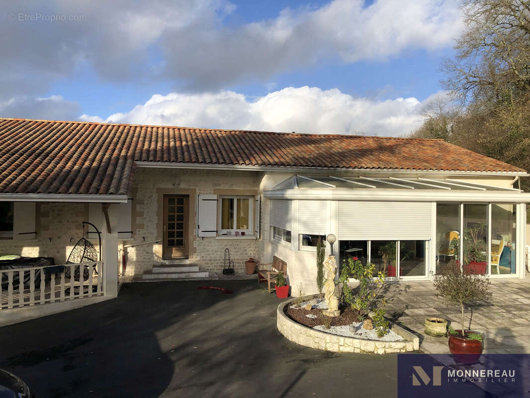 Nord BARBEZIEUX(16) En campagne vaste maison - photo 22