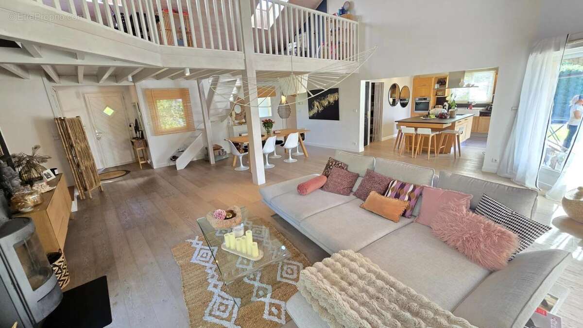 Maison à CHENS-SUR-LEMAN