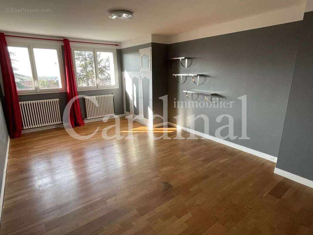 Maison à SAINT-NOM-LA-BRETECHE