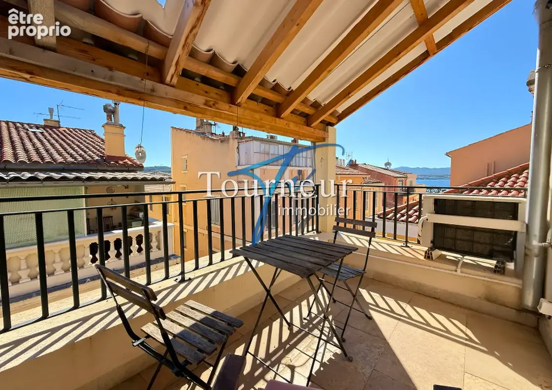 Sanary coeur de village a 20m du port ! 2 beaux studio renoves grande terrasse apercu mer - photo 2