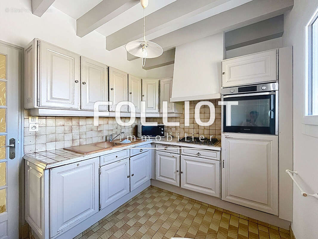 À deux pas de la mer, une maison aux multiples possibilités ! - photo 5